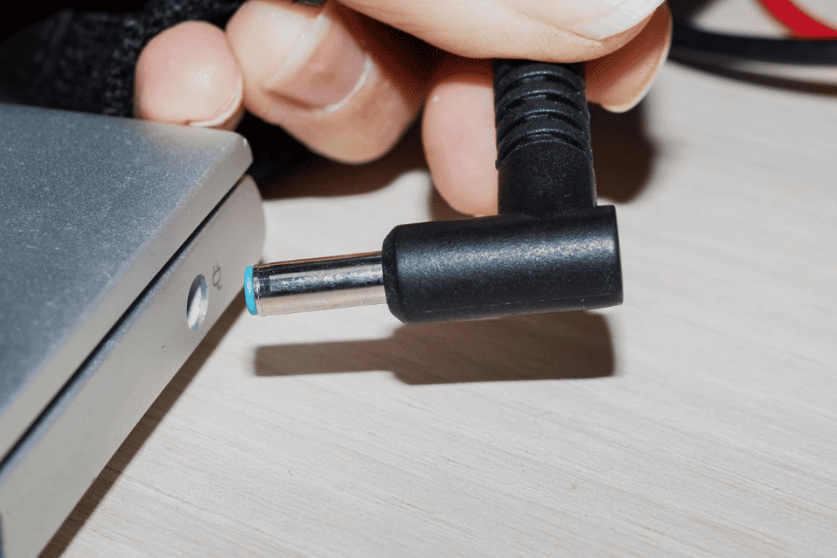 Does Laptop Need Battery If Plugged In_